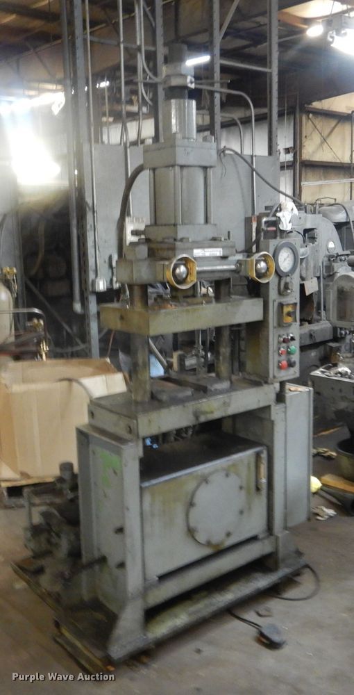 image for item GO9522 Hydraulic press