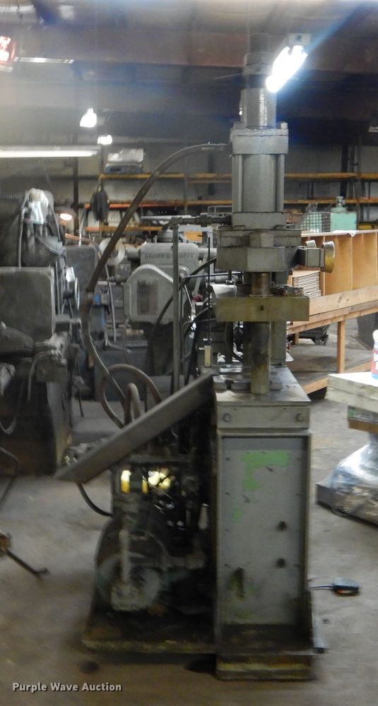 image for item GO9522 Hydraulic press