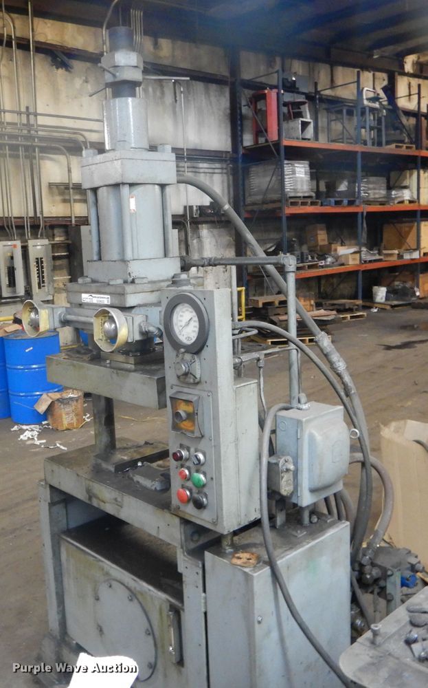 image for item GO9522 Hydraulic press