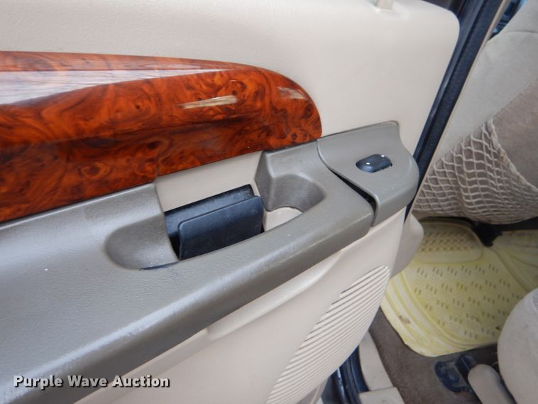 image for item GO9973 2000 Ford Excursion Limited SUV