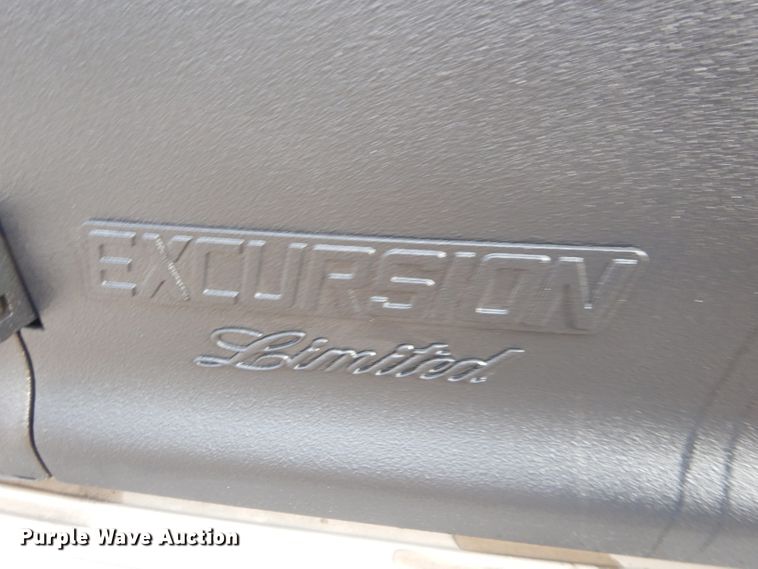image for item GO9973 2000 Ford Excursion Limited SUV
