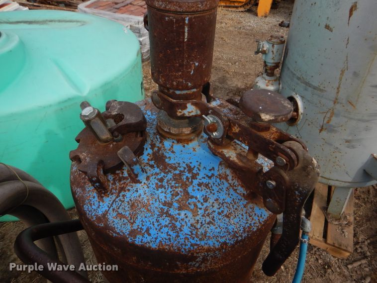 image for item GX9790 1979 Sanstor sandblast tank