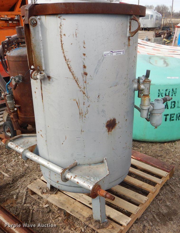 image for item GX9792 2002 MMLJ MPRB sandblast tank