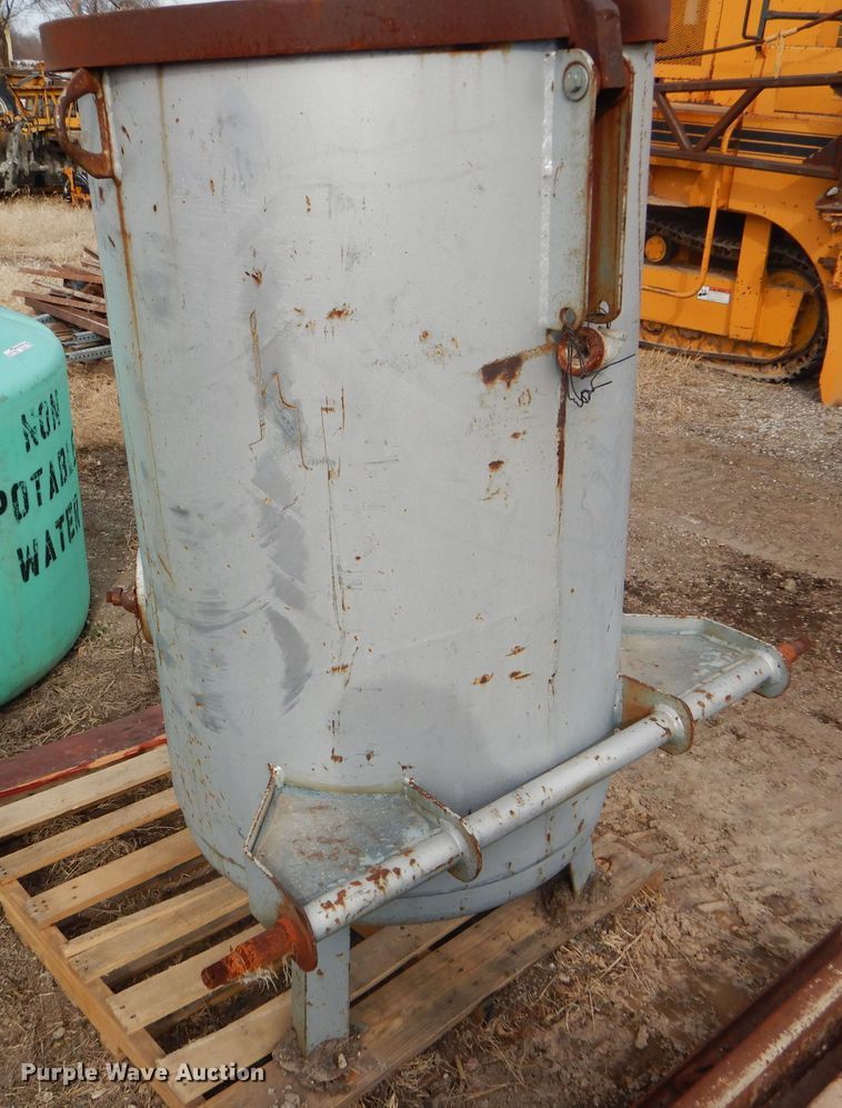 image for item GX9792 2002 MMLJ MPRB sandblast tank