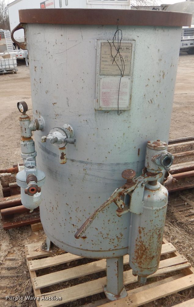 image for item GX9792 2002 MMLJ MPRB sandblast tank