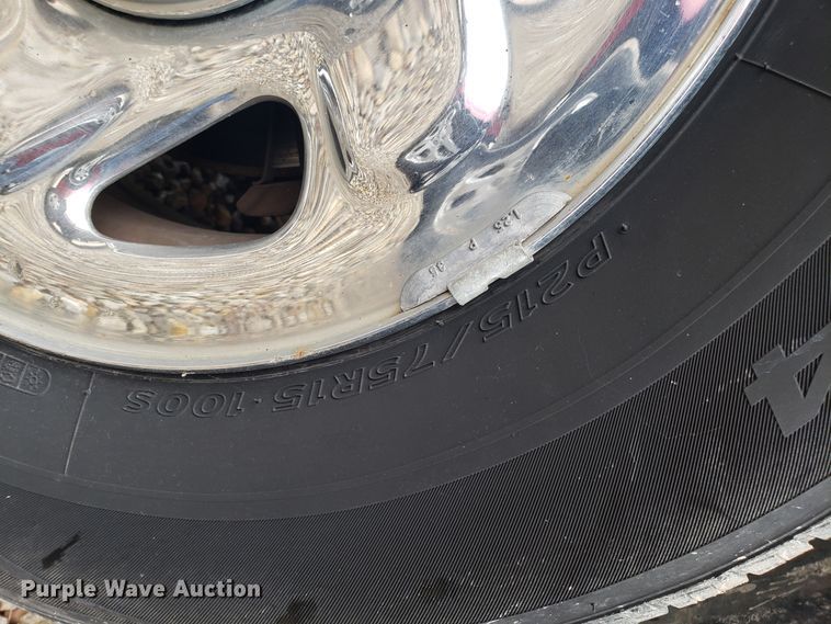 image for item L1471 1995 Dodge Dakota Club Cab pickup truck