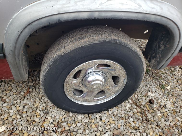 image for item L1471 1995 Dodge Dakota Club Cab pickup truck