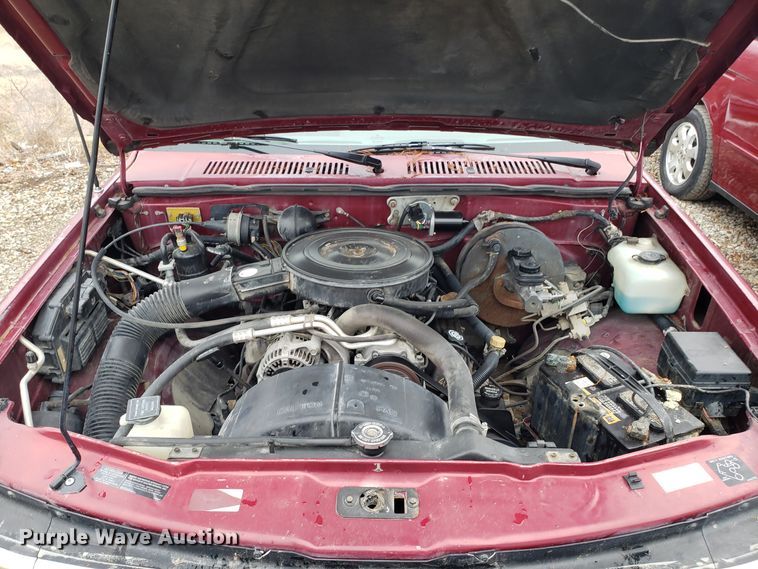 image for item L1471 1995 Dodge Dakota Club Cab pickup truck