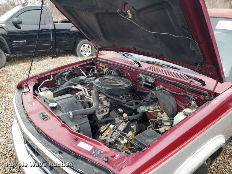 image for item L1471 1995 Dodge Dakota Club Cab pickup truck