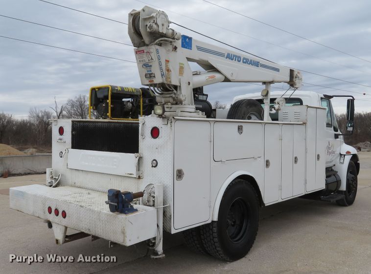 image for item DI2031 2003 International 4300 service truck with crane