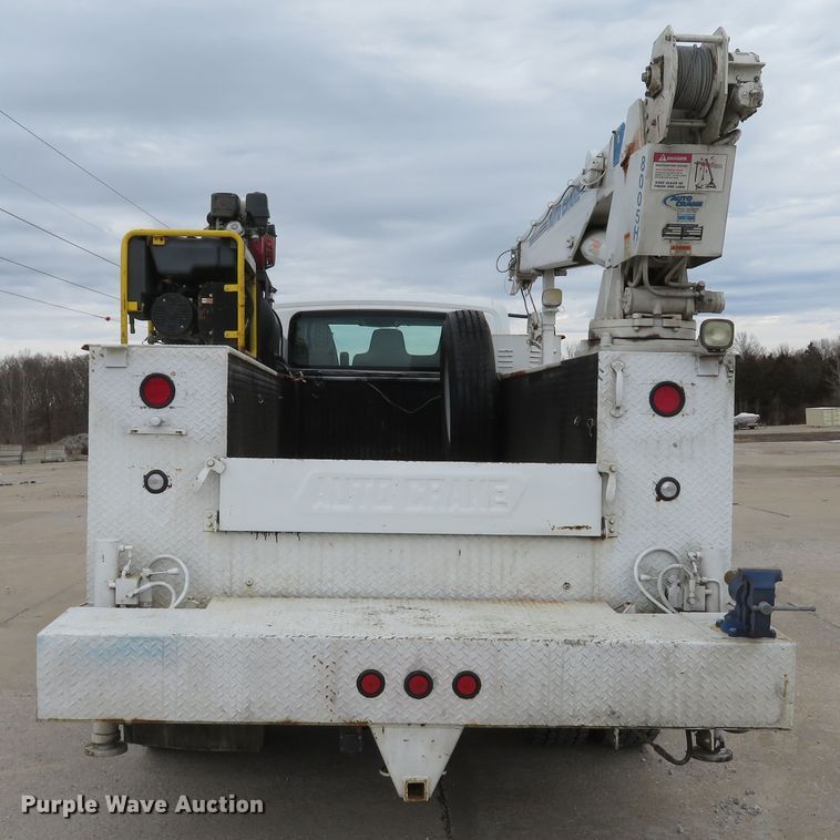 image for item DI2031 2003 International 4300 service truck with crane