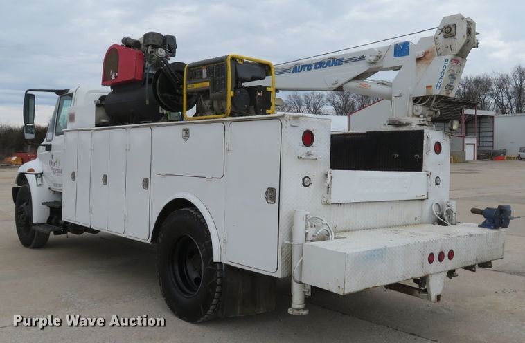 image for item DI2031 2003 International 4300 service truck with crane