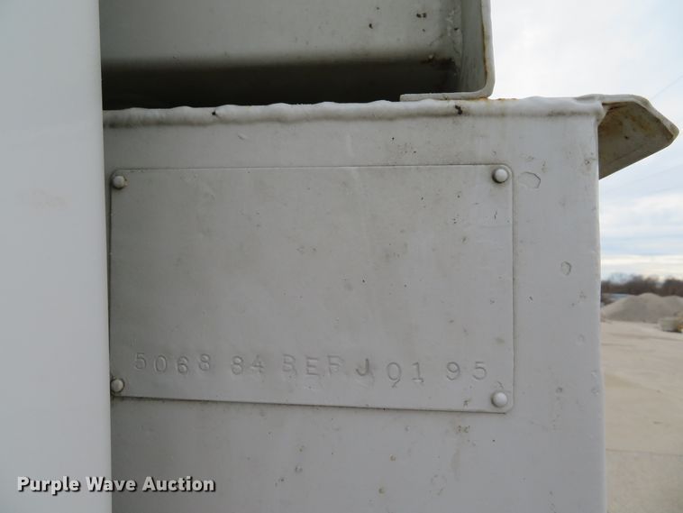 image for item DI2031 2003 International 4300 service truck with crane