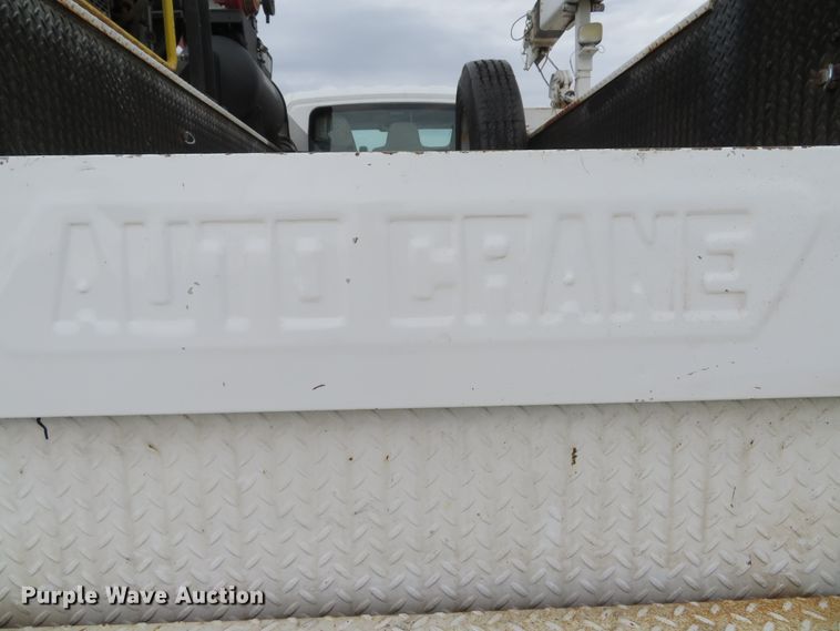 image for item DI2031 2003 International 4300 service truck with crane