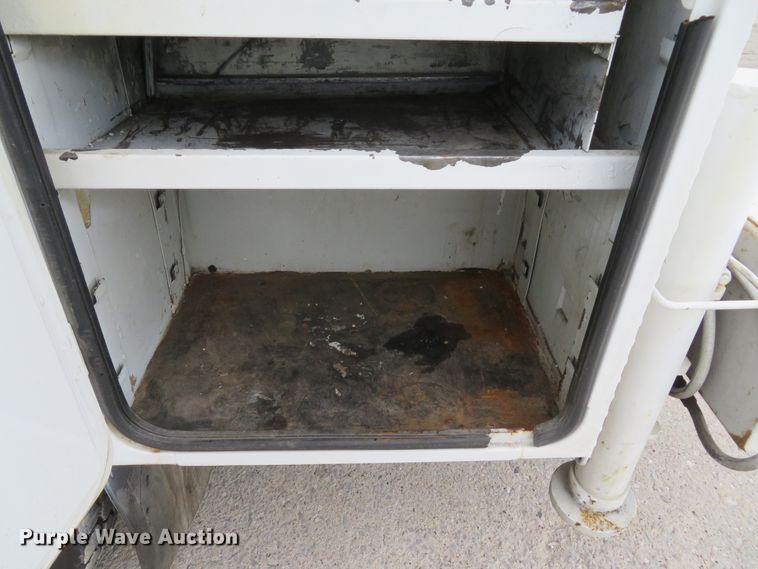 image for item DI2031 2003 International 4300 service truck with crane