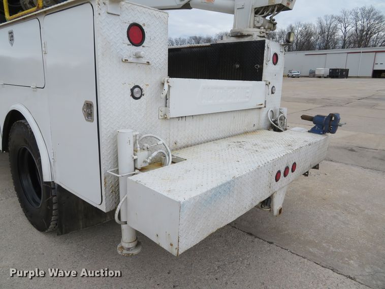 image for item DI2031 2003 International 4300 service truck with crane