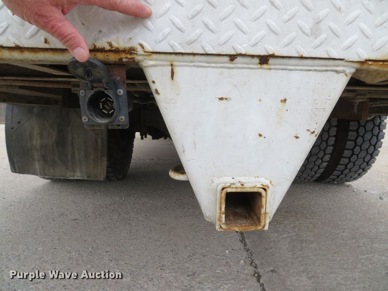 image for item DI2031 2003 International 4300 service truck with crane