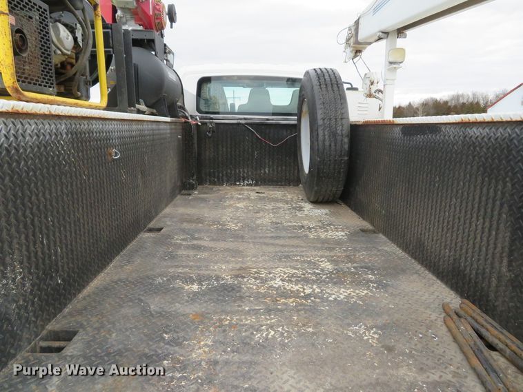 image for item DI2031 2003 International 4300 service truck with crane