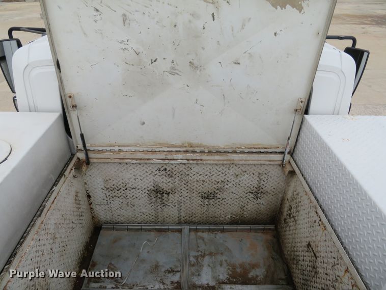 image for item DI2031 2003 International 4300 service truck with crane