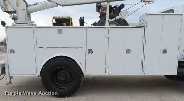 image for item DI2031 2003 International 4300 service truck with crane