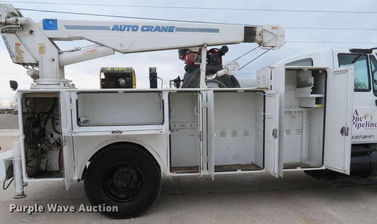 image for item DI2031 2003 International 4300 service truck with crane