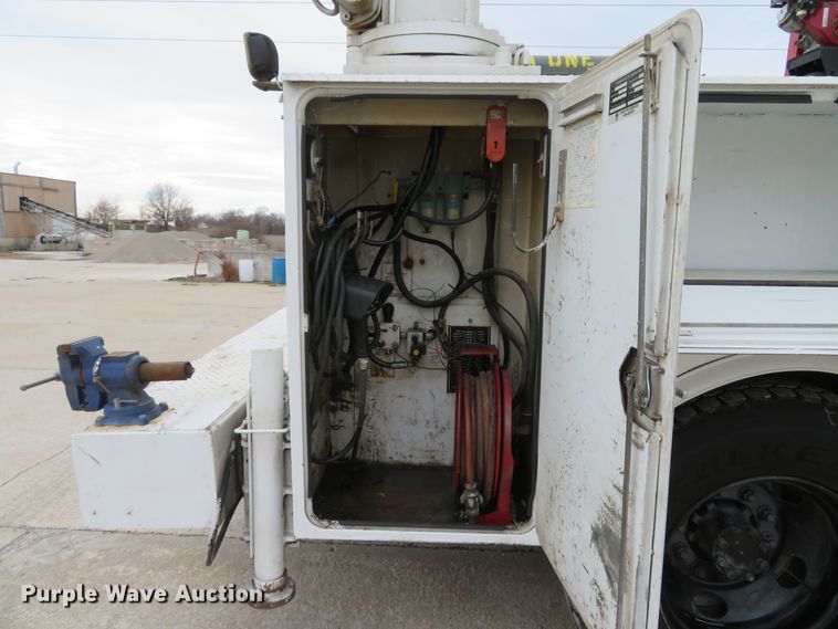 image for item DI2031 2003 International 4300 service truck with crane