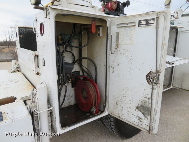 image for item DI2031 2003 International 4300 service truck with crane