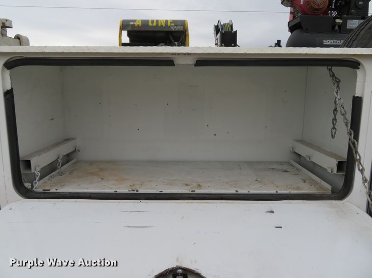 image for item DI2031 2003 International 4300 service truck with crane