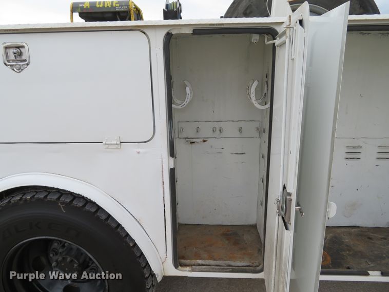 image for item DI2031 2003 International 4300 service truck with crane