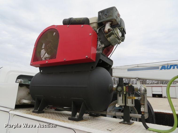 image for item DI2031 2003 International 4300 service truck with crane