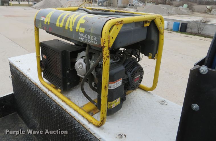 image for item DI2031 2003 International 4300 service truck with crane