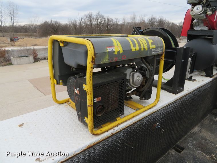 image for item DI2031 2003 International 4300 service truck with crane