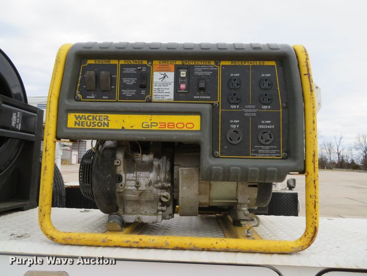 image for item DI2031 2003 International 4300 service truck with crane