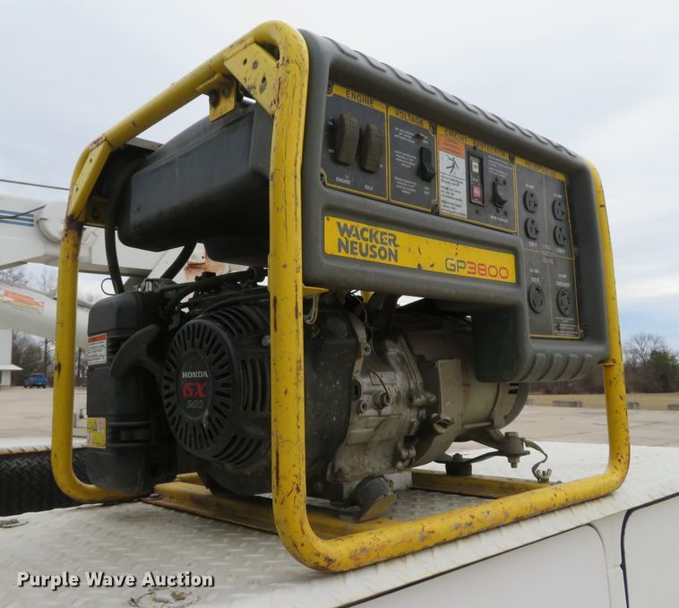 image for item DI2031 2003 International 4300 service truck with crane