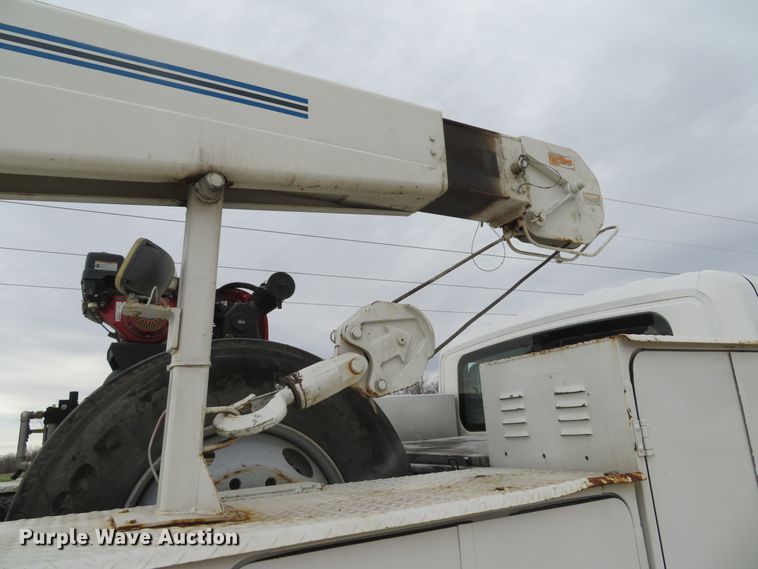 image for item DI2031 2003 International 4300 service truck with crane