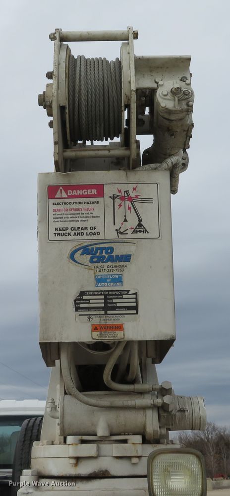 image for item DI2031 2003 International 4300 service truck with crane