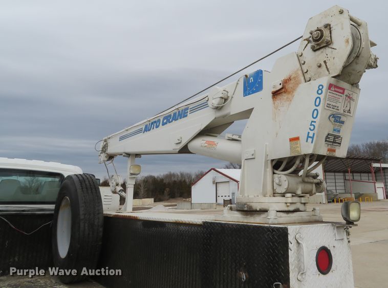 image for item DI2031 2003 International 4300 service truck with crane