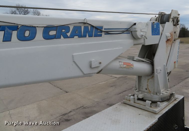 image for item DI2031 2003 International 4300 service truck with crane