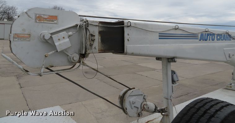 image for item DI2031 2003 International 4300 service truck with crane