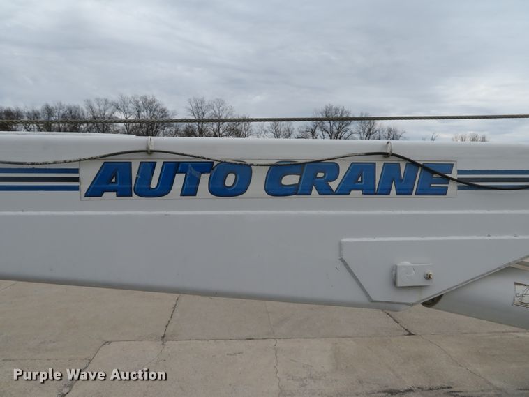 image for item DI2031 2003 International 4300 service truck with crane