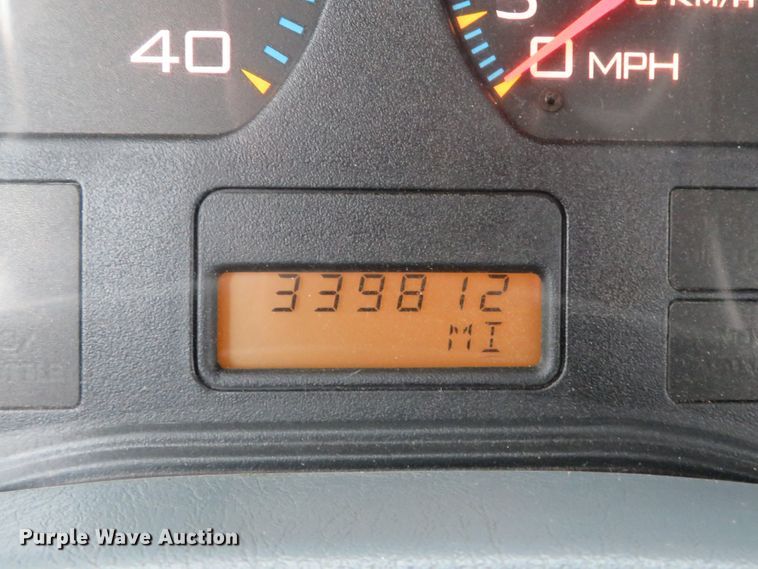 image for item DI2031 2003 International 4300 service truck with crane