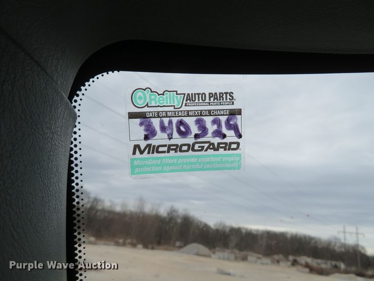 image for item DI2031 2003 International 4300 service truck with crane