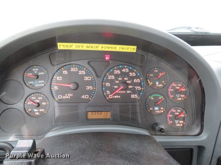 image for item DI2031 2003 International 4300 service truck with crane