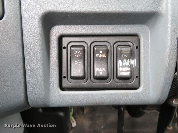 image for item DI2031 2003 International 4300 service truck with crane