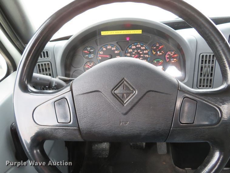 image for item DI2031 2003 International 4300 service truck with crane