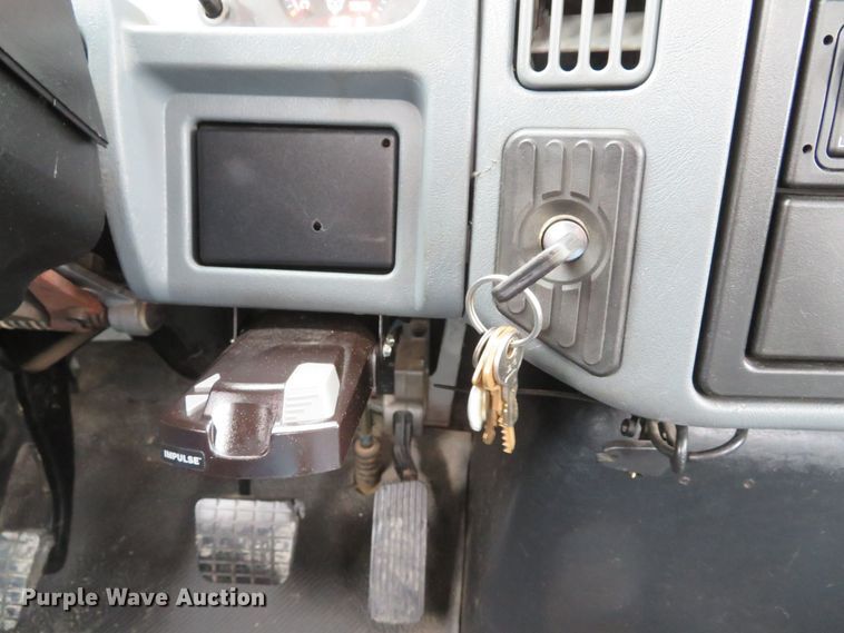 image for item DI2031 2003 International 4300 service truck with crane