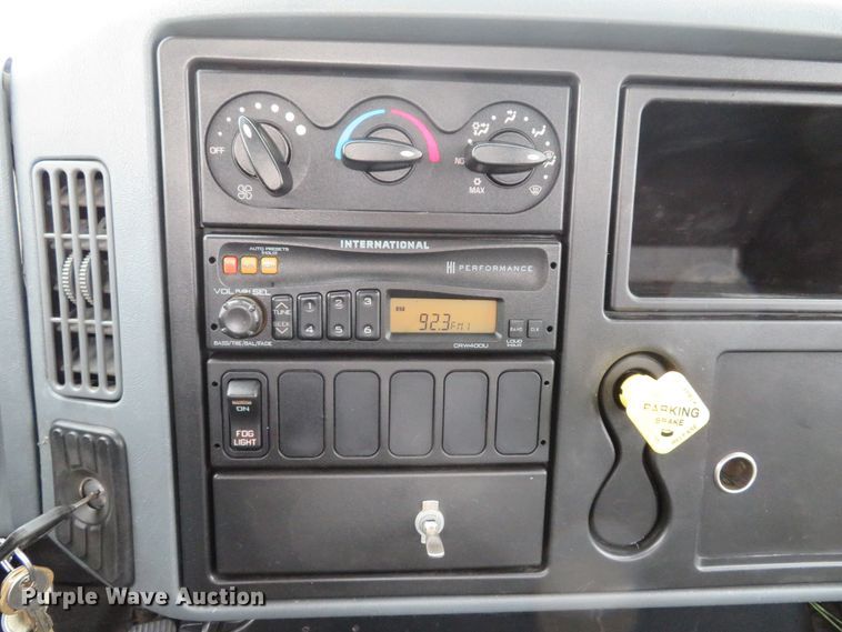 image for item DI2031 2003 International 4300 service truck with crane