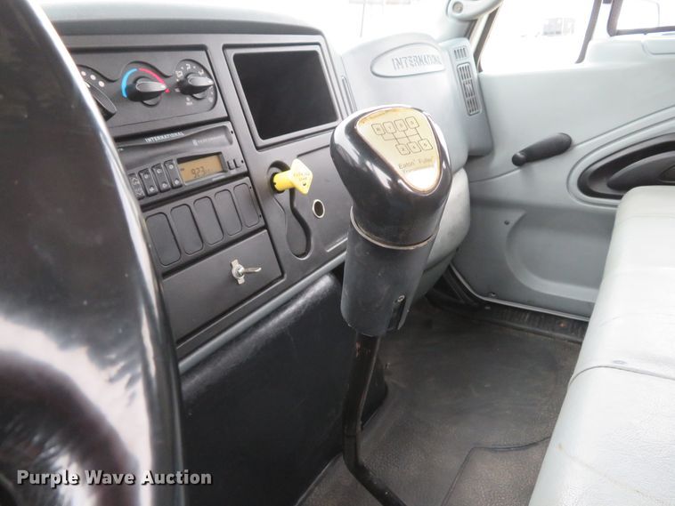 image for item DI2031 2003 International 4300 service truck with crane