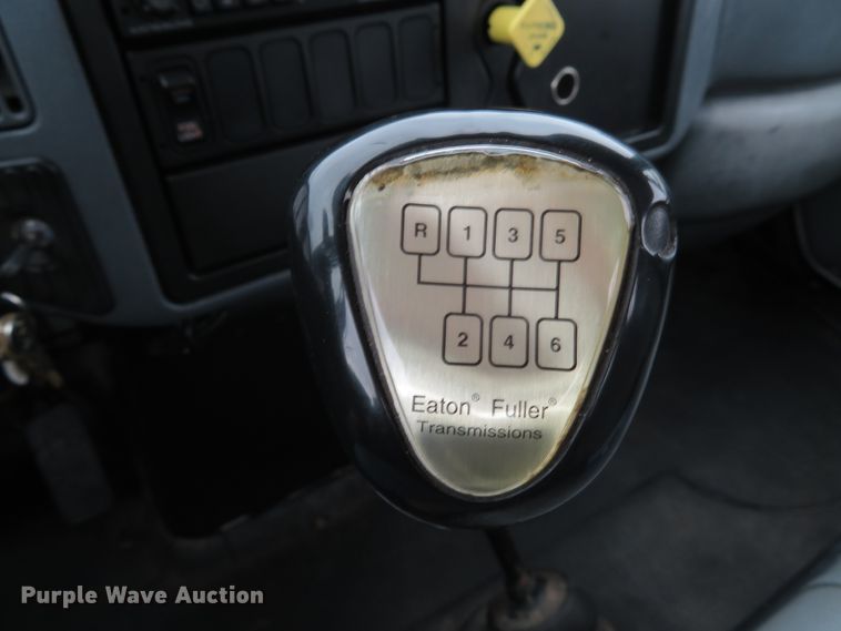 image for item DI2031 2003 International 4300 service truck with crane