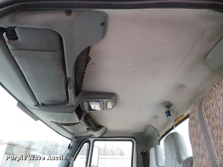 image for item DI2031 2003 International 4300 service truck with crane